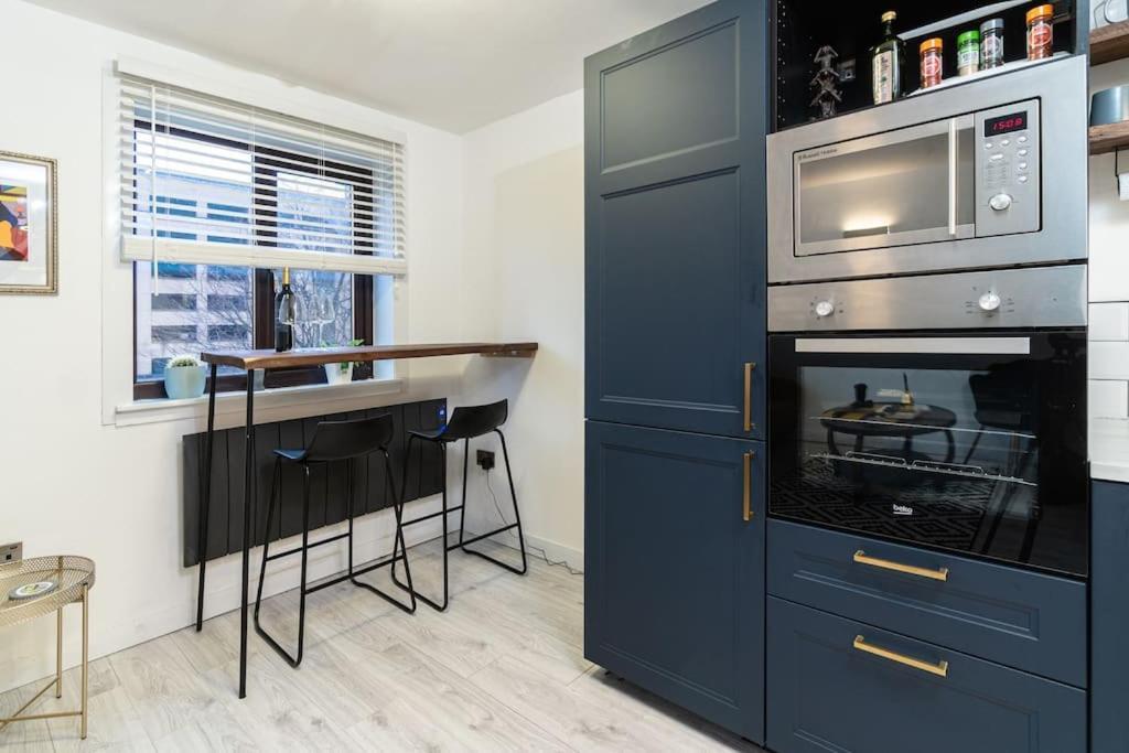 Stylish City Pad With Free Private Parking Glasgow Exterior photo