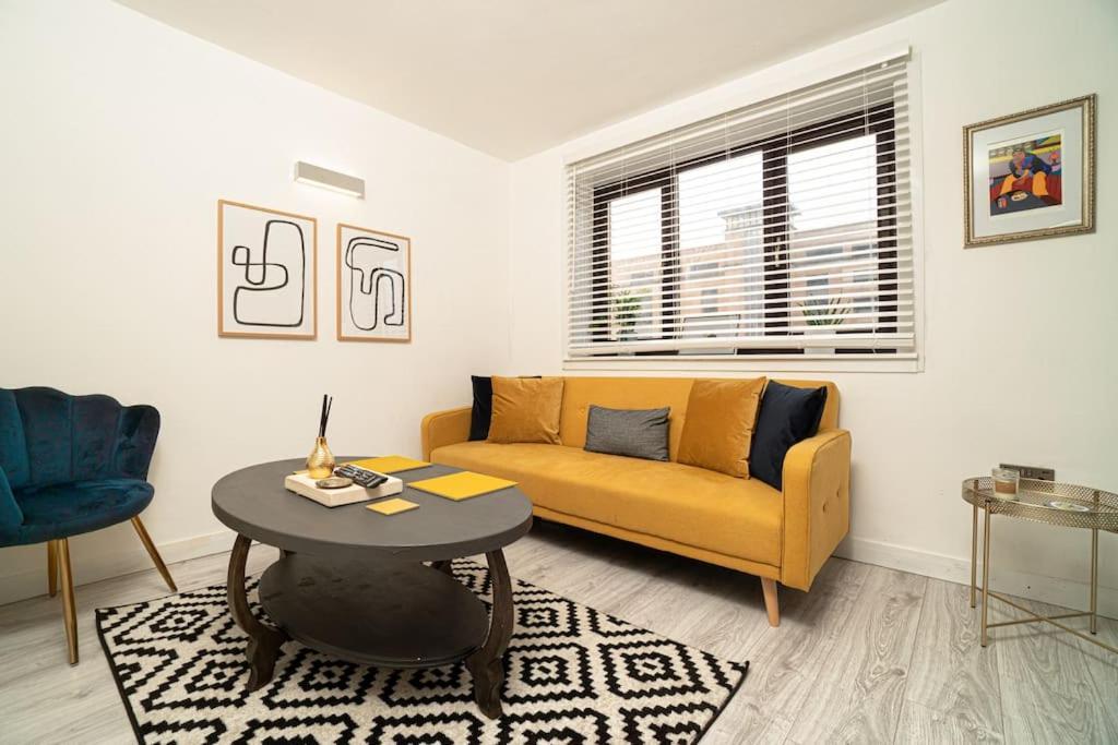 Stylish City Pad With Free Private Parking Glasgow Exterior photo
